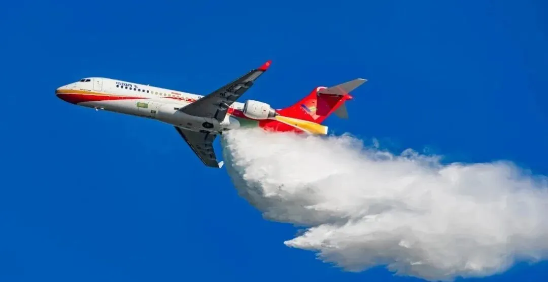 中国商飞双星闪耀新加坡航展：C919翱翔，C909多功能化斩获订单