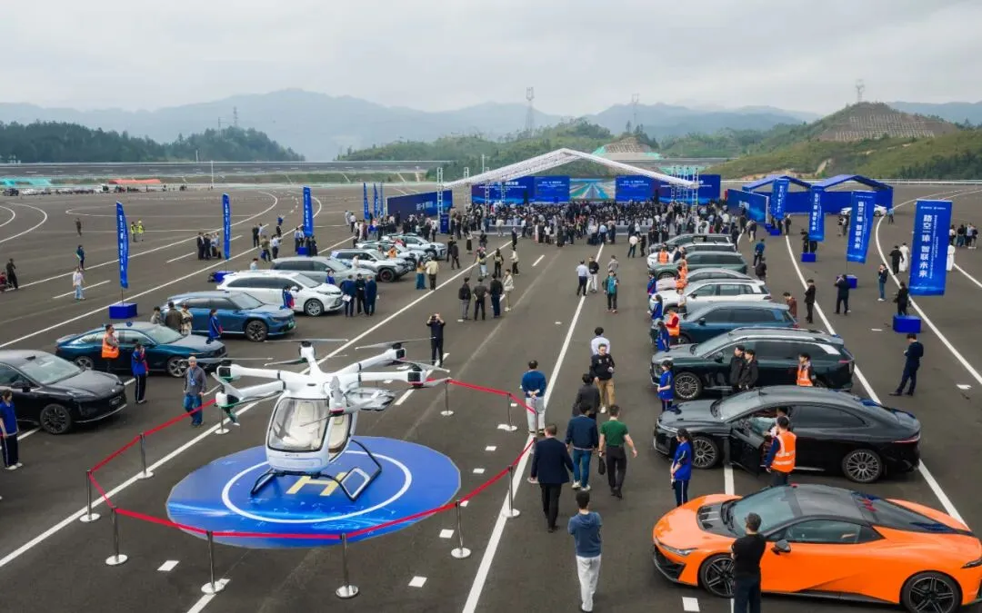 8600亩“天空考场”启用：国内首个汽车智能网联+低空一体试验检测基地在韶关！