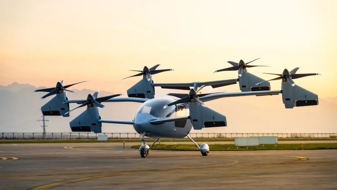 国内首款全倾转旋翼eVTOL工程样机鸿鹄湖南首展