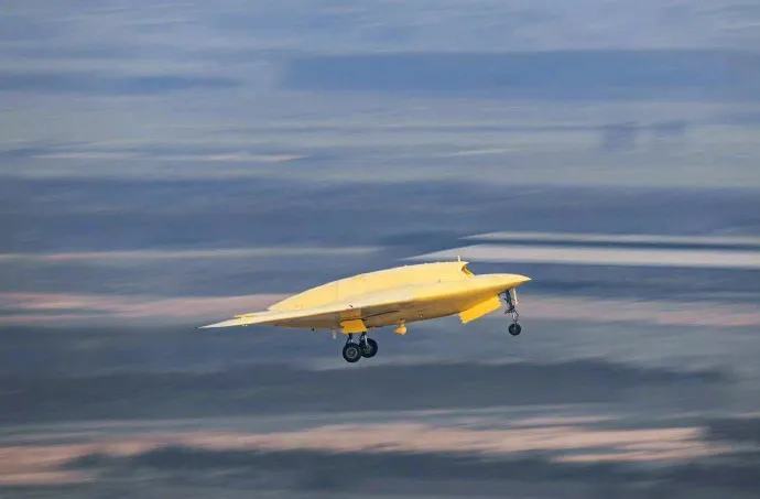 彩虹-7完成首飞：高空隐身无人机重塑未来作战模式