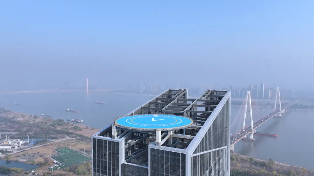 武汉诞生首个吨级eVTOL“空中港口”