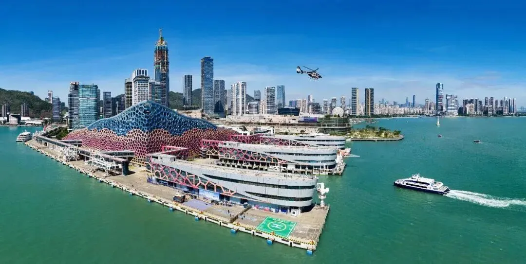 见证“跨境直升机+国内直升机”联程首航：从3小时到50分钟，大湾区天空路网正打开